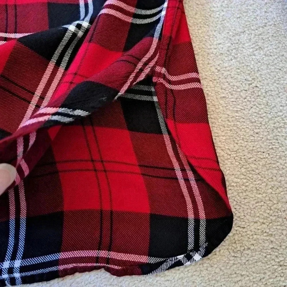 Chaps Ladies Red Plaid Shirt Medium Blouse Lightweight Red Black White Tunic - Picture 7 of 14